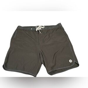 Vuori Cruise Board Shorts Men’s 38 Black Vamo Trim 7in Unlined Swim Trunks Beach